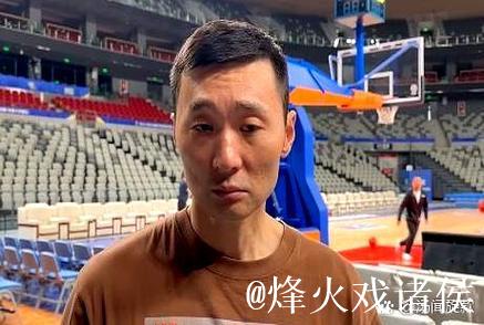 仅给2分钟出场时间,央视解说质疑,刘炜为何冷落阿不都?疑与1人有关 仅给2分钟出场时间,央视解说质疑,刘炜为何冷落阿不都?疑与1人有关